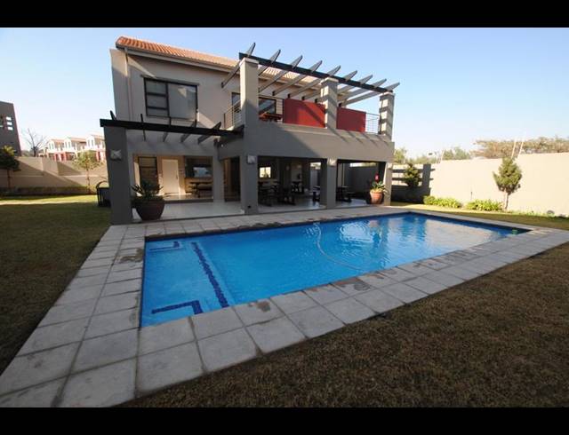 1 BEDROOM APARTMENT FOR SALE IN SUNNINGHILL